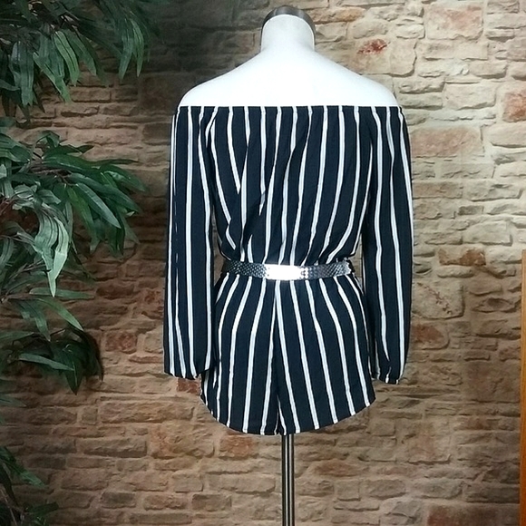 Forever 21 Romper Off Shoulder Like New - Picture 7 of 7